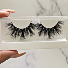 Load image into Gallery viewer, The Lavish Lash 25mm
