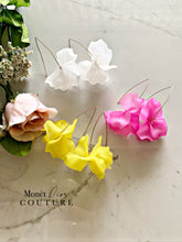 Load image into Gallery viewer, Spring Flower Earrings
