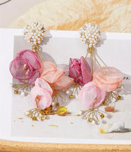 Load image into Gallery viewer, Spring Flowers Earrings
